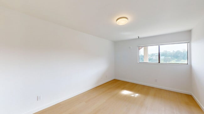 Building Photo - 2031 Castro St