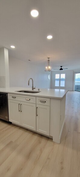 Building Photo - 862 Southwest Dr