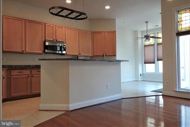 Building Photo - 1115 Crestfield Dr