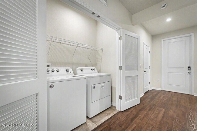 Building Photo - 11443 Tiburon Dr