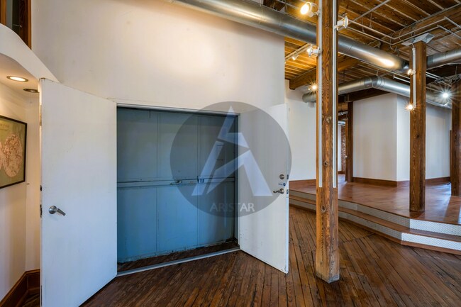 Building Photo - 161 Mangum St SW