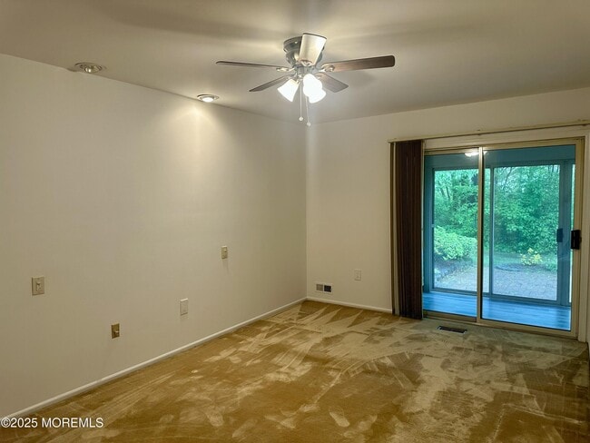 Building Photo - 143 Archery Ct
