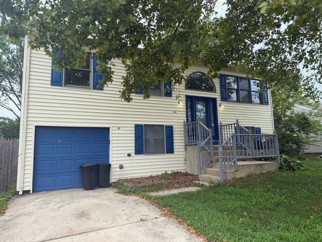 Building Photo - 198 Village Dr