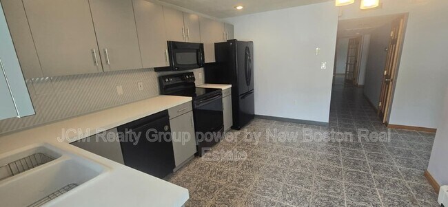 Building Photo - 120 Savage St