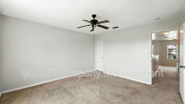 Building Photo - 209 Hinge Loop