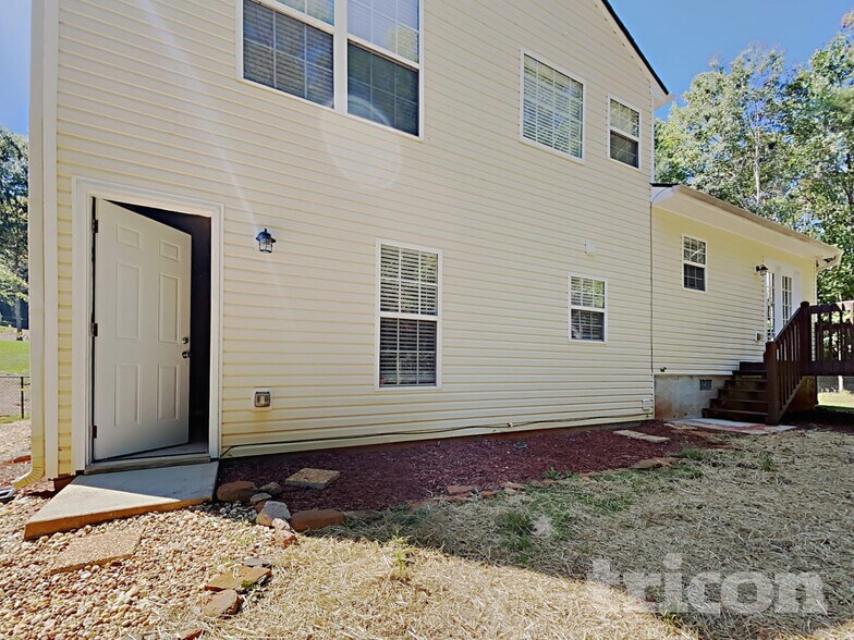 Building Photo - 305 Nims Dr