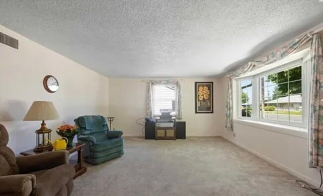 Building Photo - Spacious 4-Bedroom Home with Solar Panels in Richland