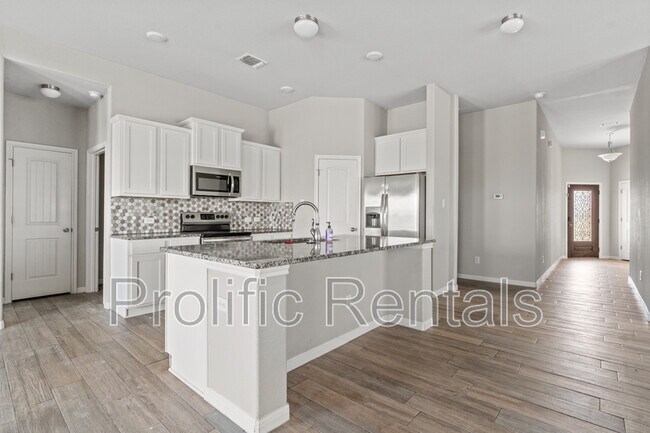 Building Photo - 6117 Verde Dr
