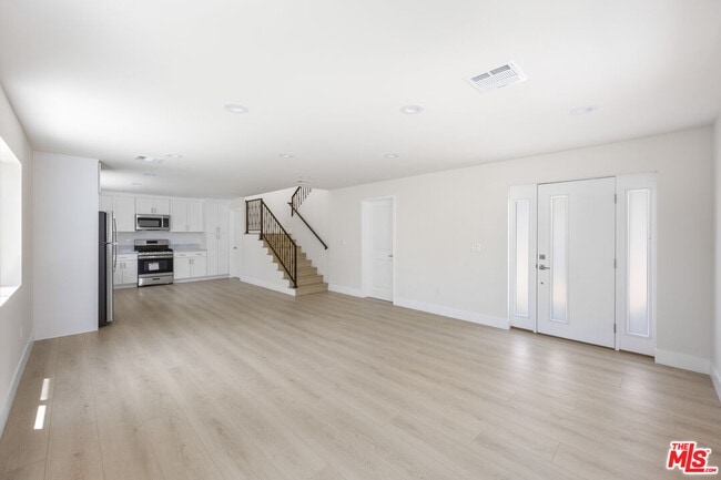 Building Photo - 11140 Gaviota Ave