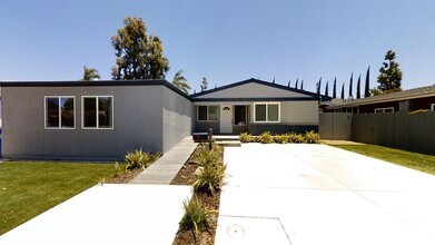 Building Photo - Large Property w/ 2 Kitchens!!