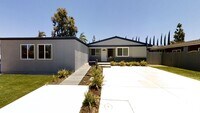 Building Photo - Large Property w/ 2 Kitchens!!