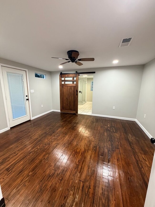 Building Photo - 3/2 Pascagoula