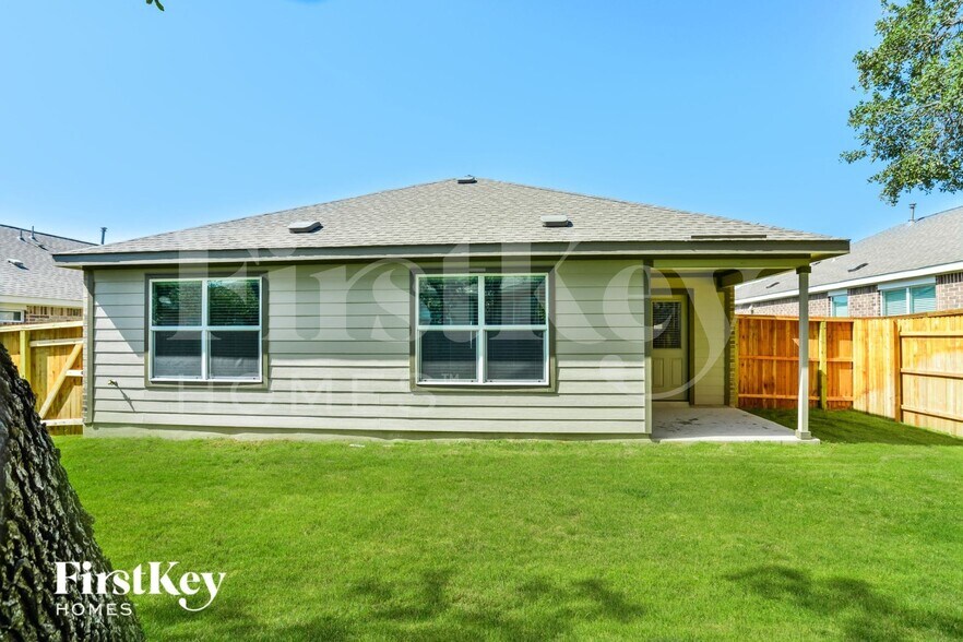 Building Photo - 15015 Maskette Ave