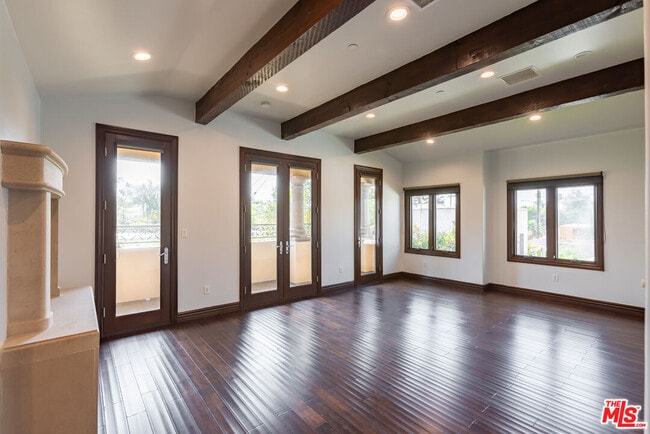 Building Photo - 120 S Almont Dr