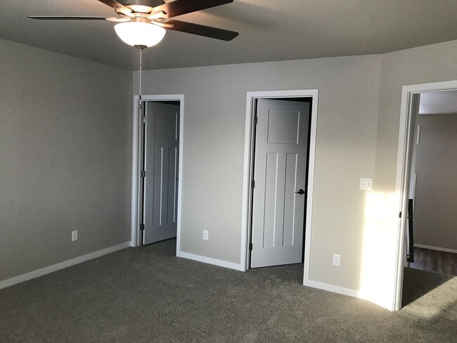 Building Photo - 3 Bed 3 Bath Twin Home