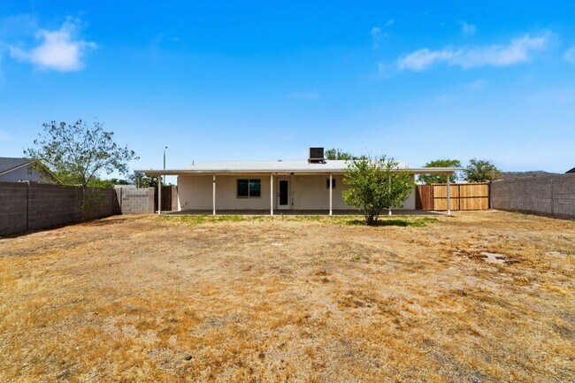 Building Photo - Discover this beautifully renovated 3-bedroom, 2-bath home in Mesa, AZ!