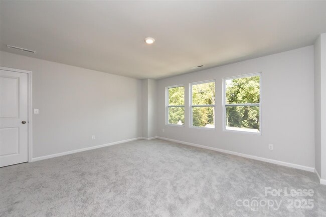 Building Photo - 2550 Lydia Ave