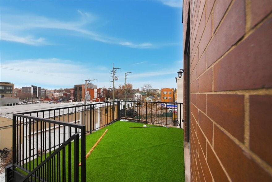 Building Photo - 1523 W Huron St