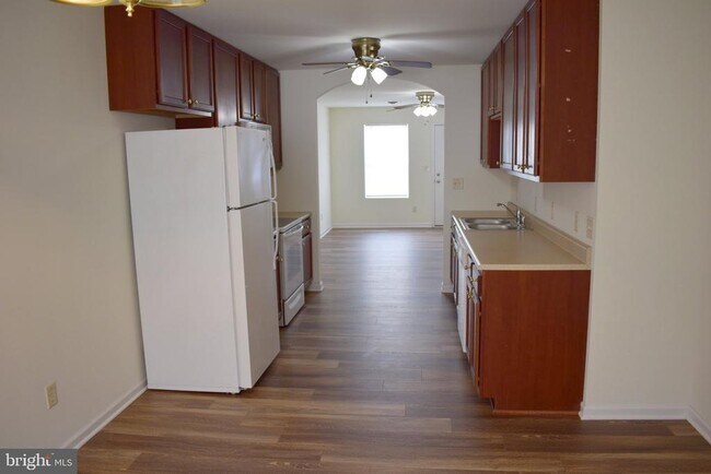 Building Photo - 2752 Roosevelt Dr