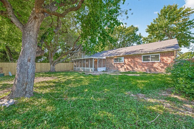 Building Photo - 4123 Cedar Gardens Dr