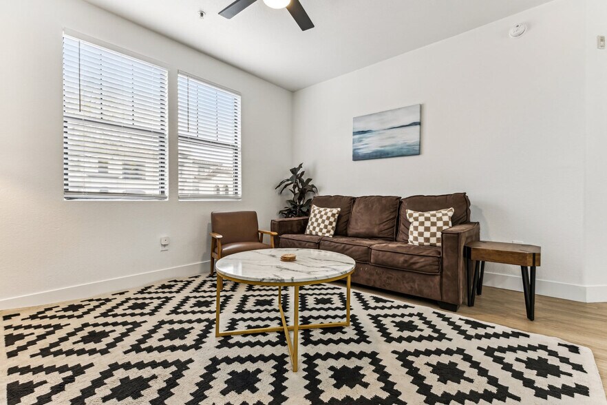 Building Photo - 9450 W Cabela Dr