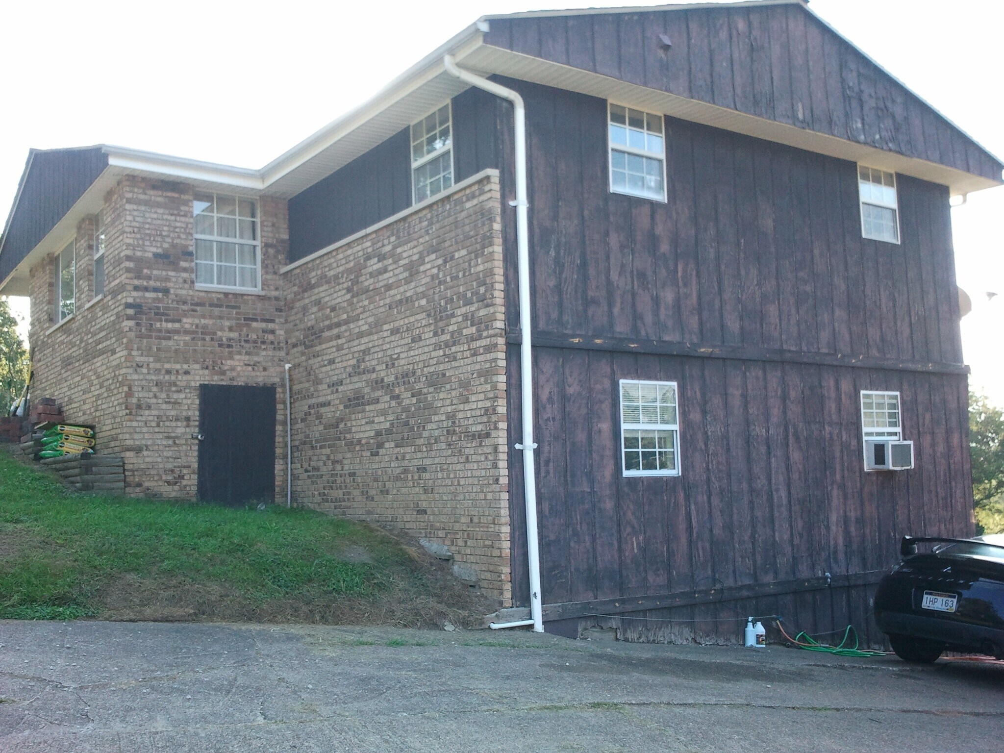 Building Photo - 13 Circle Dr