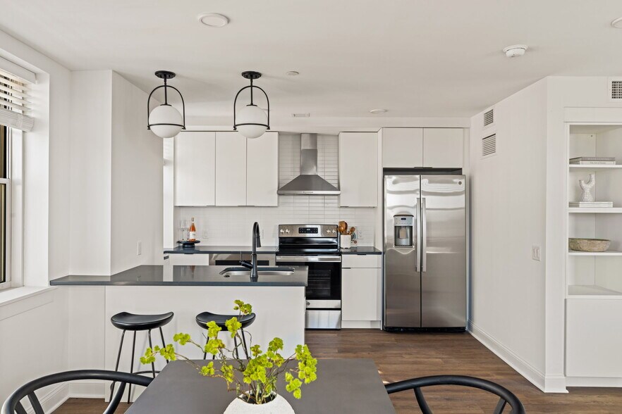 Primary Photo - The Muse