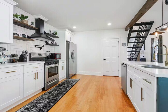 Building Photo - 2523 Gravier St