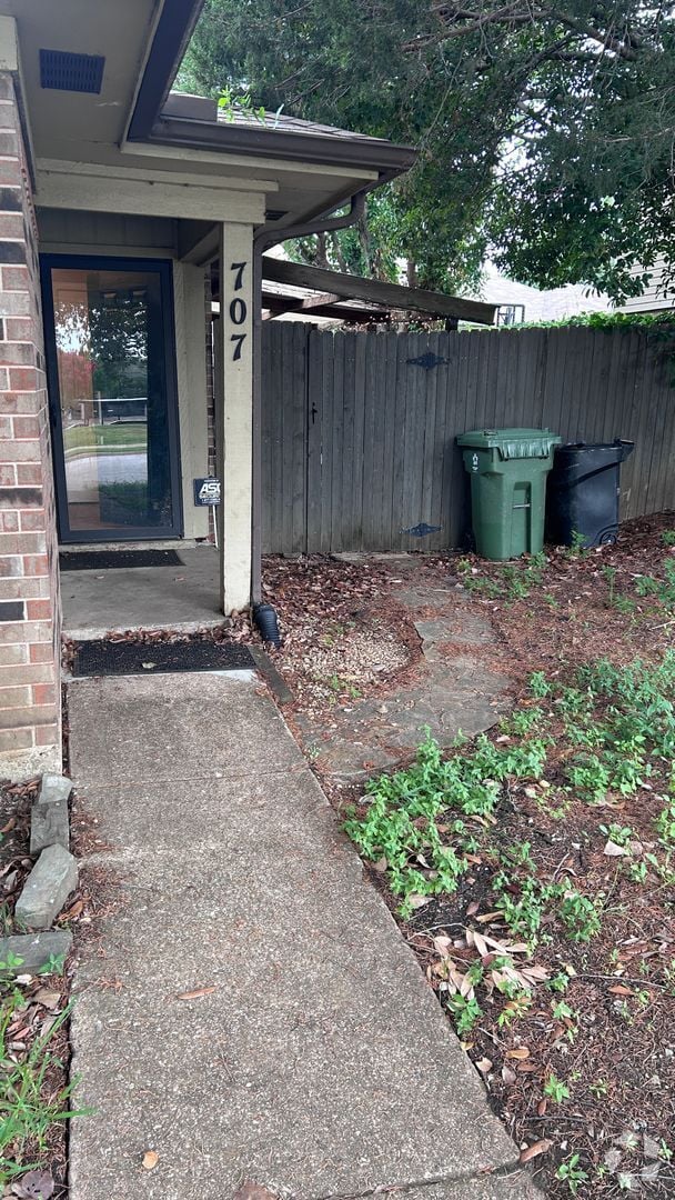 Building Photo - 707 Boyd Dr