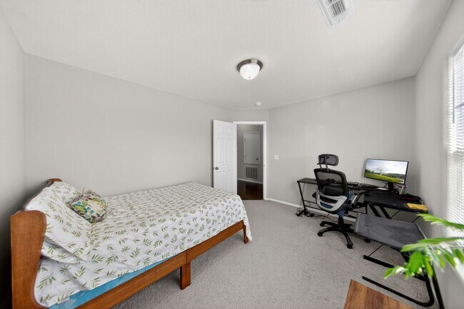 Building Photo - Charming home in Bentonville School District