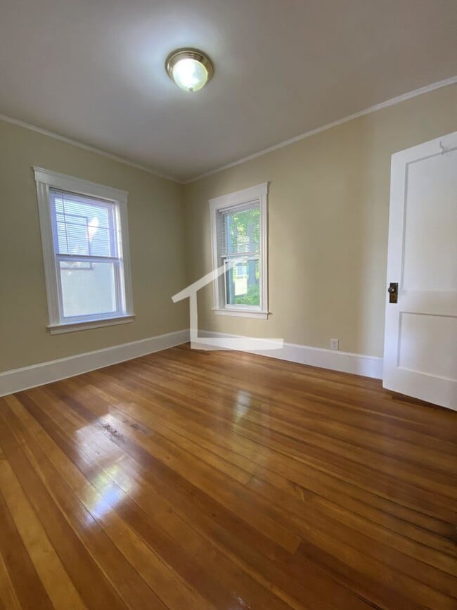 Building Photo - 303 Tappan St