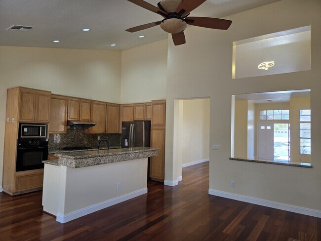 Building Photo - 8417 San Ramon Dr
