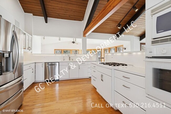 Building Photo - 118 Carriage Rd