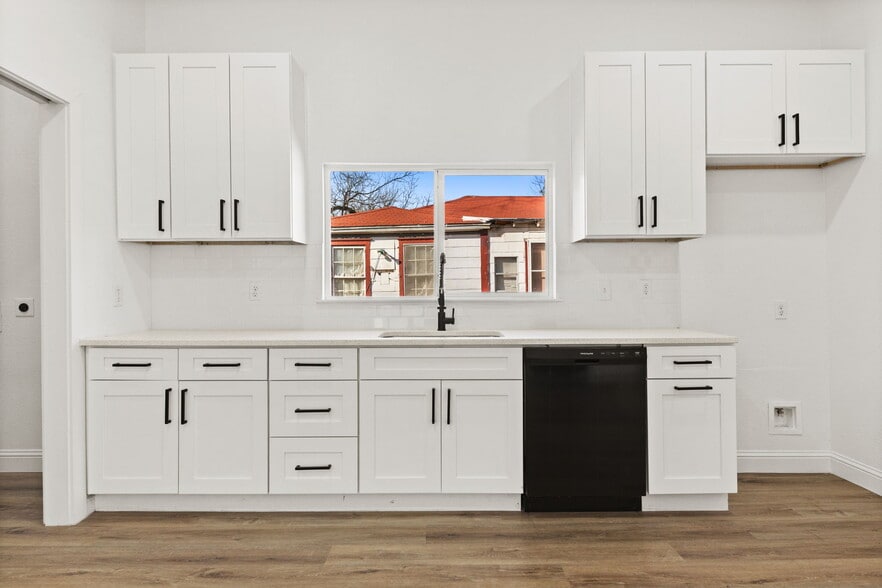 Building Photo - 1279 Bonham St