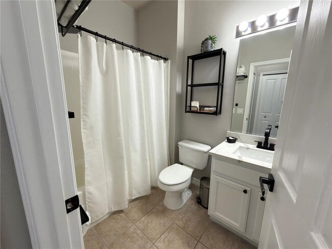 Building Photo - 734 Monroe Cir