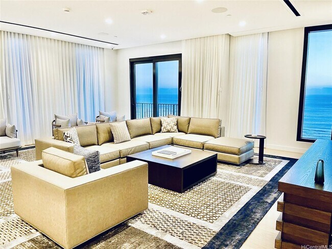 Building Photo - Aalii - Fully Furnished Studio with Parking