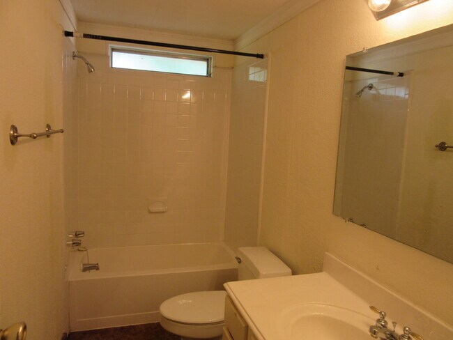 Building Photo - 301 Windmere Cir