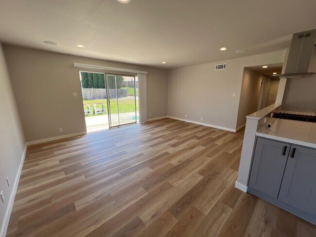 Building Photo - 160 Sands Pl