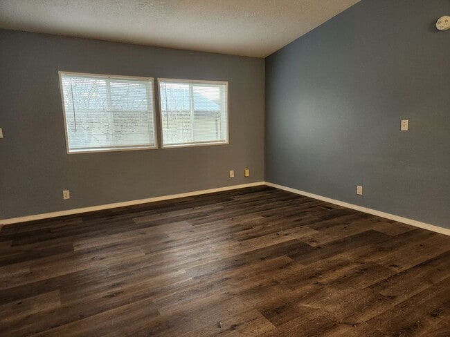 Building Photo - 1625 Main St