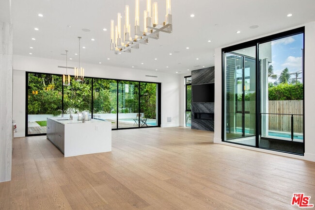 Building Photo - 444 Laurel Ave