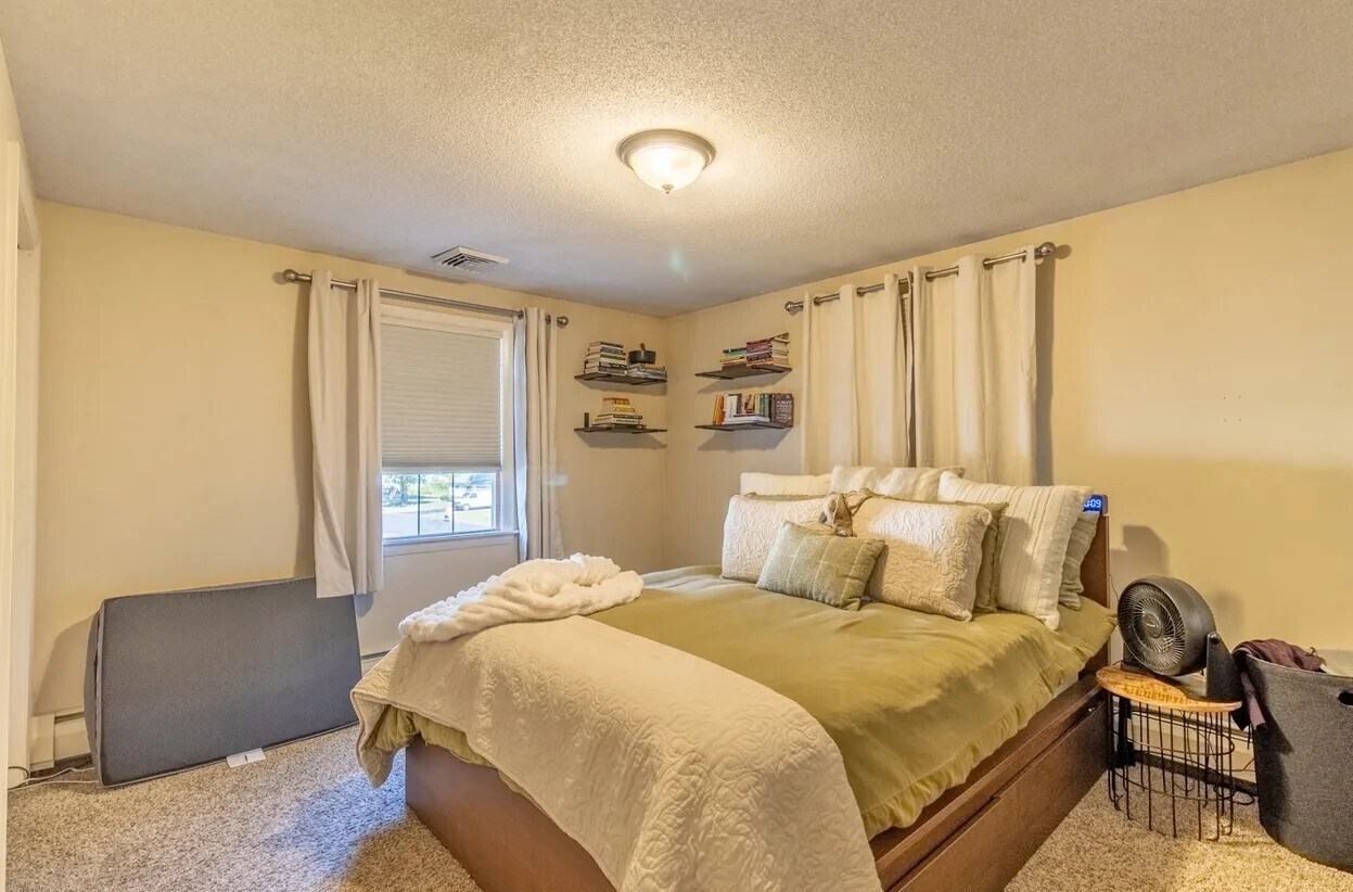 Bedroom1 - 6 Russell Ave