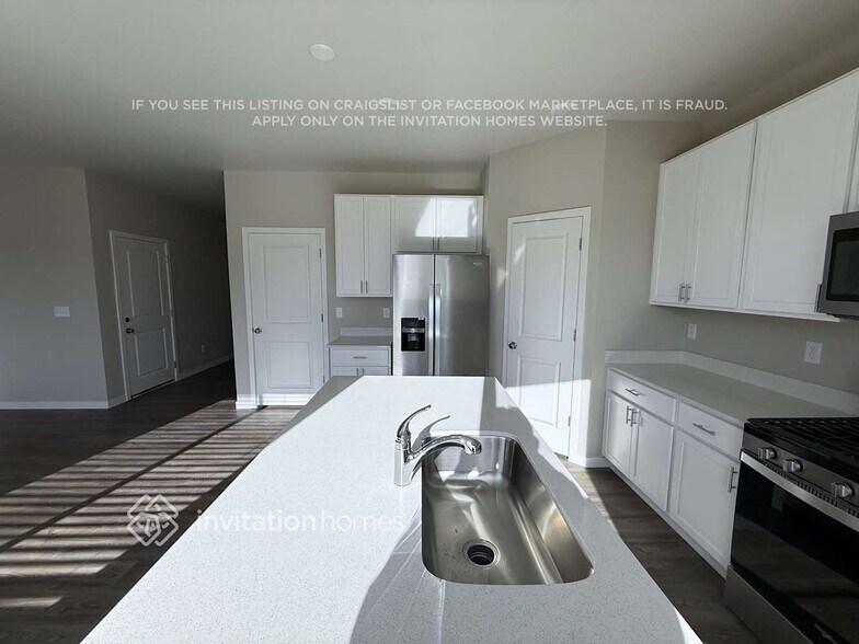 Building Photo - 4410 Trader St