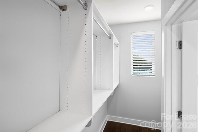 Building Photo - 1555 Duckworth Ave