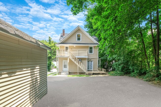 Building Photo - 483 New York Ave