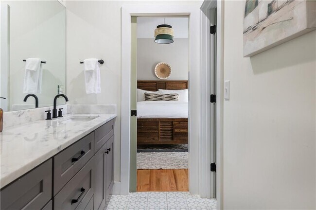 Building Photo - 1393 Glenwood Ave SE