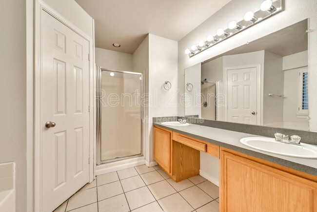 Building Photo - 1231 Shelby Dr