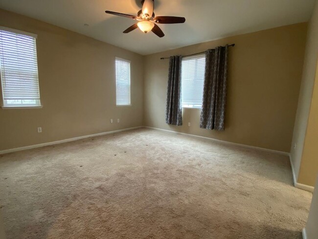 Building Photo - Condo with new paint and carpet! Access to...