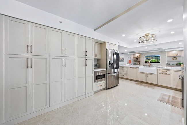 Building Photo - 176 Helios Dr