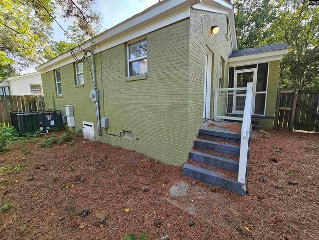 Building Photo - 802 S Kilbourne Rd