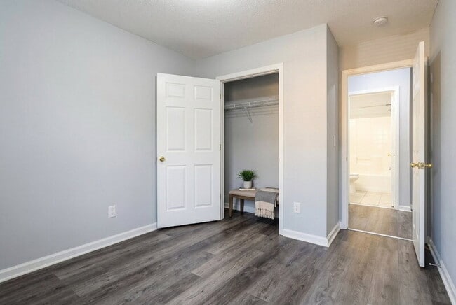 Building Photo - 385 Brookview Dr